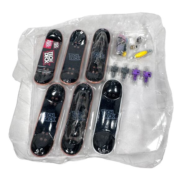 Tech Deck Finger Skateboard with 6 Decks Trucks Wheels & Accessories Kit April - Picture 2 of 7